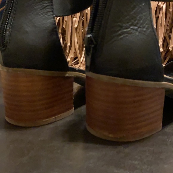 Steve Madden Sandals (Black) - Picture 5 of 7